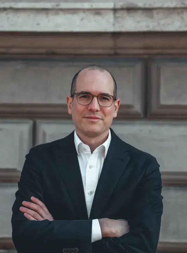 Niko Jilch ist Finanzjournalist und Unternehmer